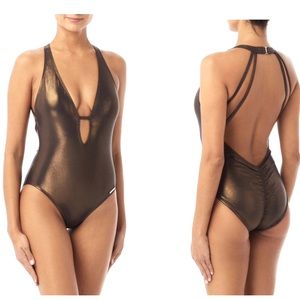 ☀️🏝️VINCE CAMUTO Plunging V-neck Swimsuit 8